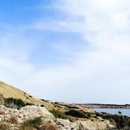 Апартаменты Kalkara's Seafront Flat 30mins From Valletta City!