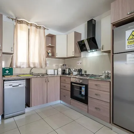 Апартаменты Kalkara's Seafront Flat 30mins From Valletta City!