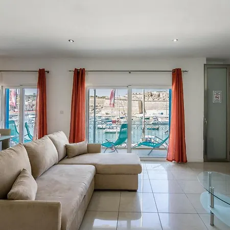 Апартаменты Kalkara's Seafront Flat 30mins From Valletta City! Калкара