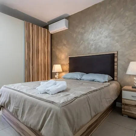 Kalkara's Seafront Flat 30mins From Valletta City! Апартаменты Калкара