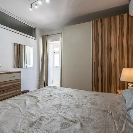 Kalkara's Seafront Flat 30mins From Valletta City! Калкара