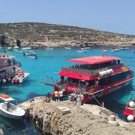 Kalkara's Seafront Flat 30mins From Valletta City! Апартаменты *