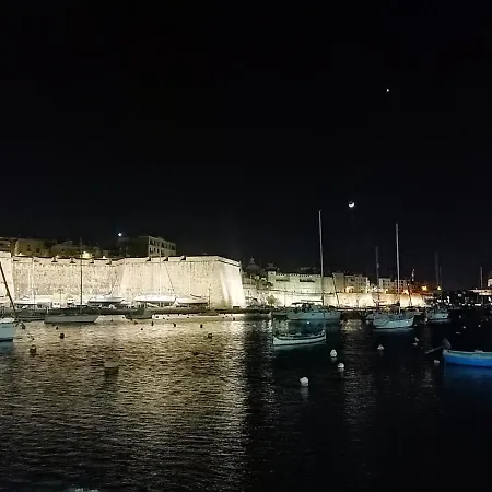 Kalkara's Seafront Flat 30mins From Valletta City! * Kalkara