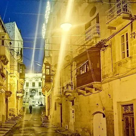 Kalkara's Seafront Flat 30mins From Valletta City! Διαμέρισμα Kalkara