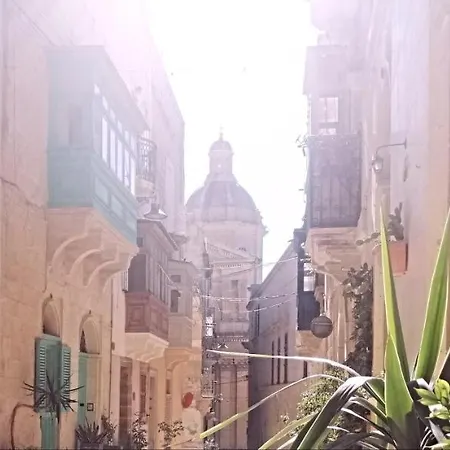 Kalkara's Seafront Flat 30mins From Valletta City! Lejlighed