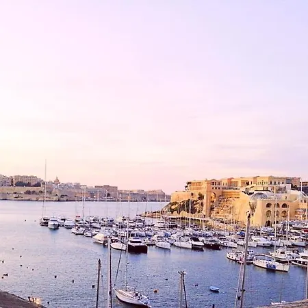 Διαμέρισμα Kalkara's Seafront Flat 30mins From Valletta City!