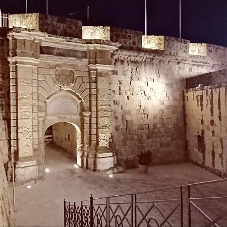 Kalkara's Seafront Flat 30mins From Valletta City! * Kalkara