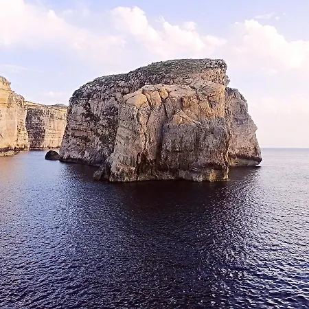 Kalkara's Seafront Flat 30mins From Valletta City!