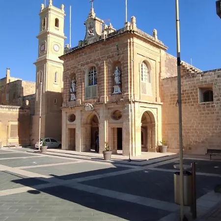 Kalkara's Seafront Flat 30mins From Valletta City!