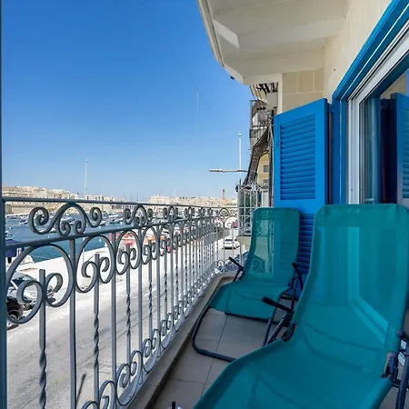 Kalkara's Seafront Flat 30mins From Valletta City! *