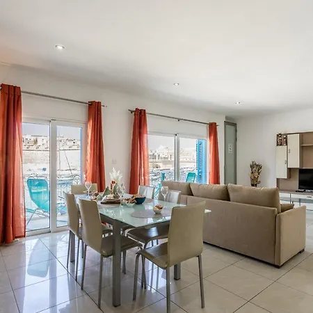 Kalkara's Seafront Flat 30mins From Valletta City! Kalkara