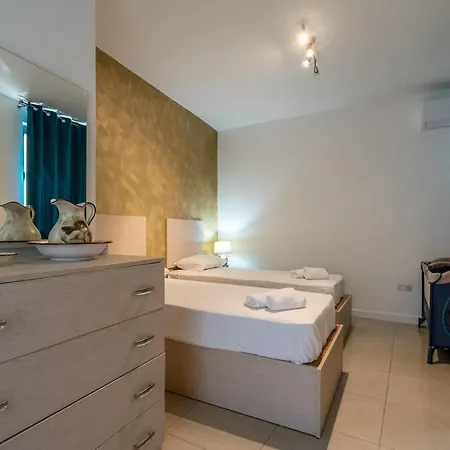Kalkara's Seafront Flat 30mins From Valletta City!