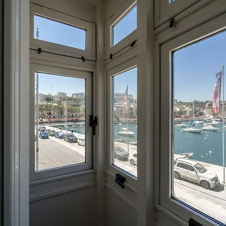 Kalkara's Seafront Flat 30mins From Valletta City! Lejlighed *