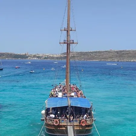 Kalkara's Seafront Flat 30mins From Valletta City!